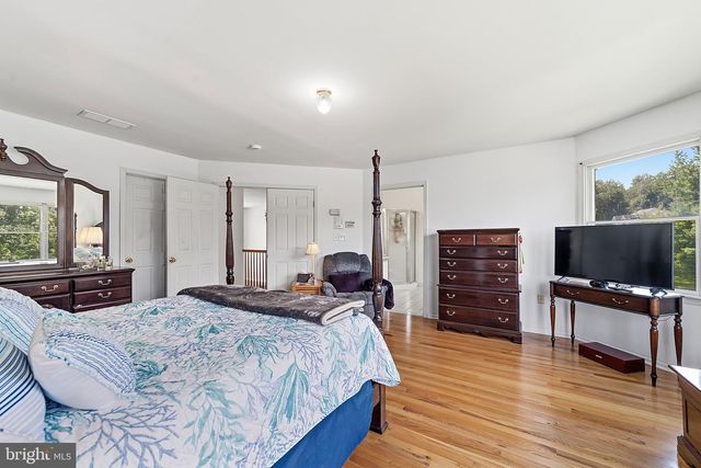 1 LAUNCELOT DR, Monroe Twp, NJ 08831