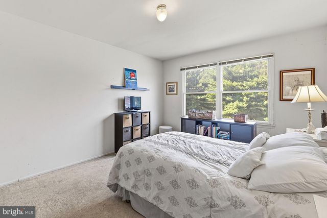 1 LAUNCELOT DR, Monroe Twp, NJ 08831