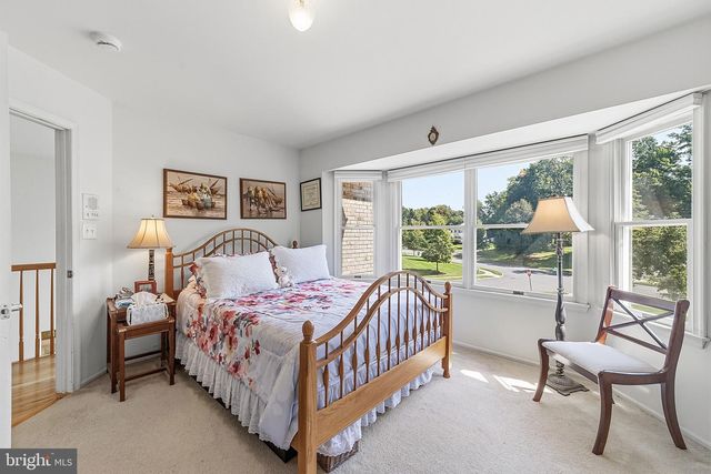 1 LAUNCELOT DR, Monroe Twp, NJ 08831