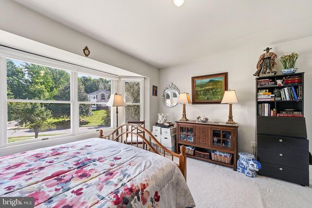 1 LAUNCELOT DR, Monroe Twp, NJ 08831