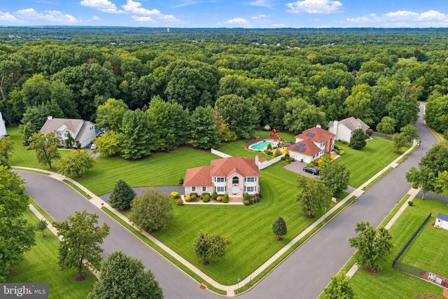 1 LAUNCELOT DR, Monroe Twp, NJ 08831