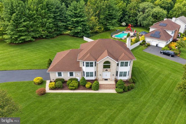 1 LAUNCELOT DR, Monroe Twp, NJ 08831