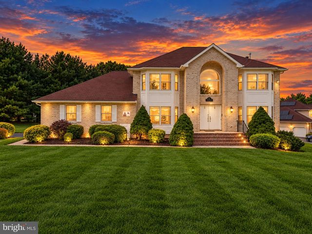 1 LAUNCELOT DR, Monroe Twp, NJ 08831