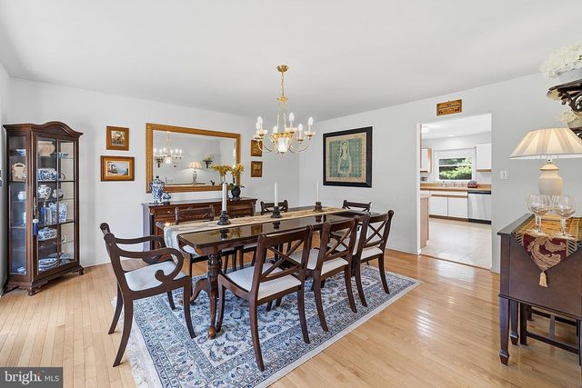 1 LAUNCELOT DR, Monroe Twp, NJ 08831