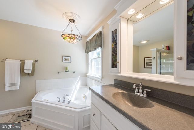 19 PATRIOT CT, Upper Chichester, PA 19061