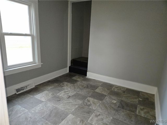 12 Maldiner Avenue, Tonawanda, NY 14150