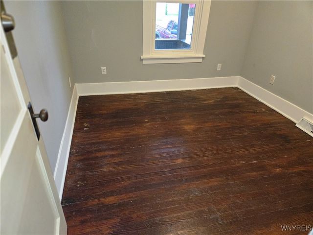 12 Maldiner Avenue, Tonawanda, NY 14150