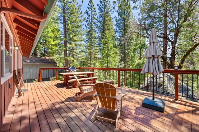 28335 Georges Dr, Strawberry, CA 95375