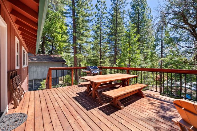 28335 Georges Dr, Strawberry, CA 95375