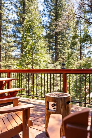 28335 Georges Dr, Strawberry, CA 95375