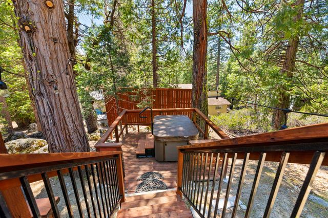 28335 Georges Dr, Strawberry, CA 95375