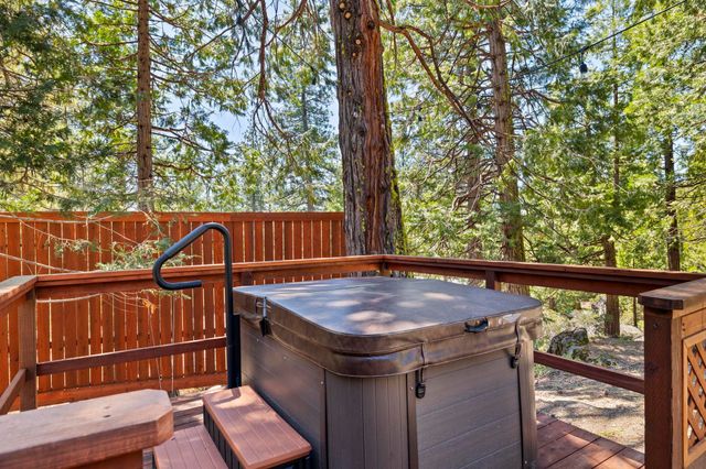 28335 Georges Dr, Strawberry, CA 95375