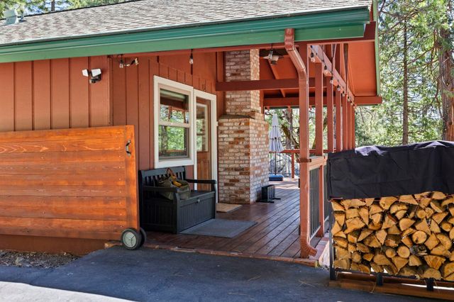 28335 Georges Dr, Strawberry, CA 95375