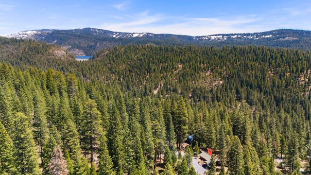 28335 Georges Dr, Strawberry, CA 95375