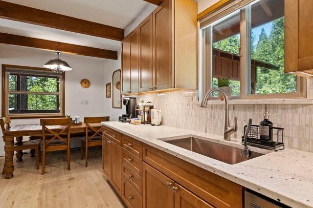 28335 Georges Dr, Strawberry, CA 95375