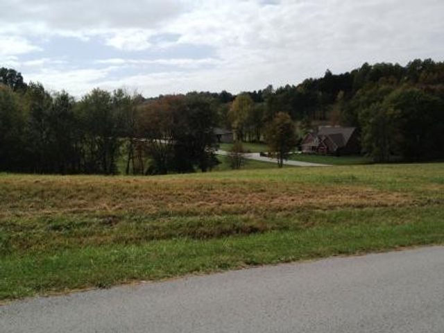 39 Deerfoot Valley, London, KY 40741