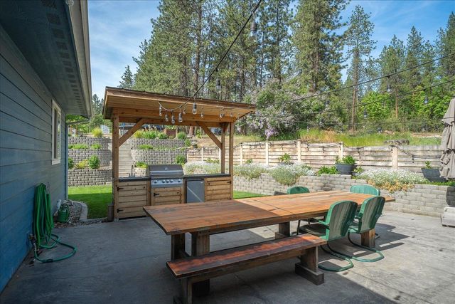 8417 E Upriver Dr, Spokane, WA 99212