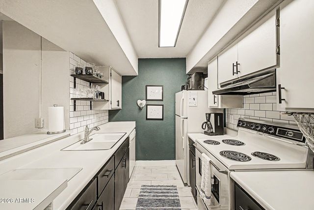 4444 E PARADISE VILLAGE Parkway N 204, Phoenix, AZ 85032