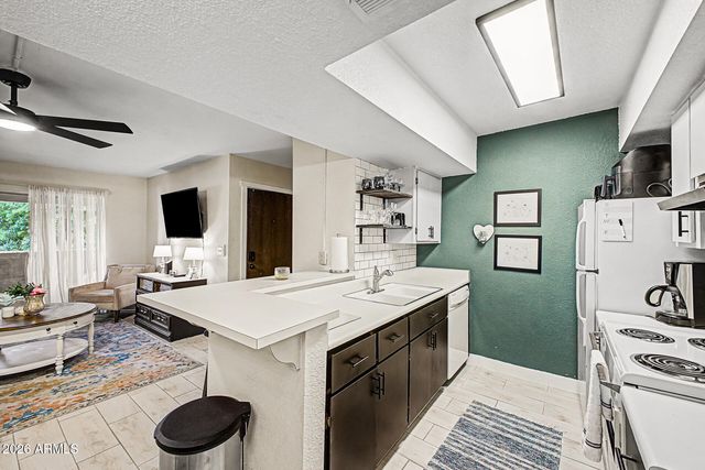 4444 E PARADISE VILLAGE Parkway N 204, Phoenix, AZ 85032
