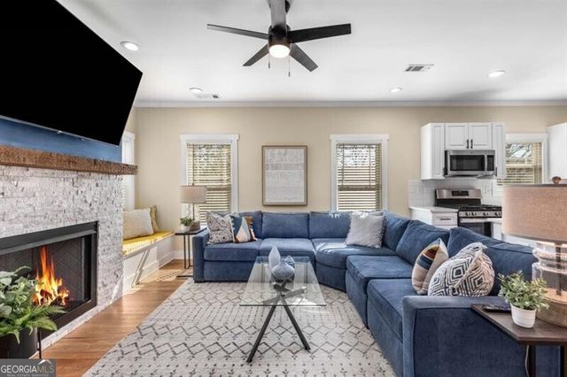 1985 Lois Place NW, Atlanta, GA 30318