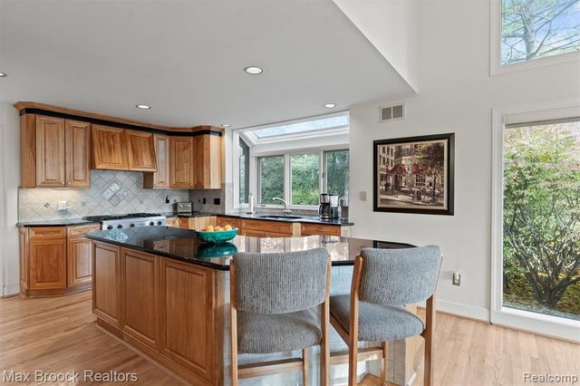 363 Sycamore Court, Bloomfield Hills, MI 48302