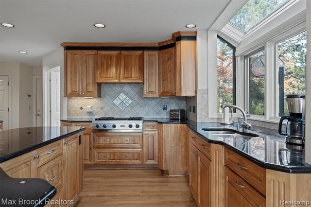 363 Sycamore Court, Bloomfield Hills, MI 48302