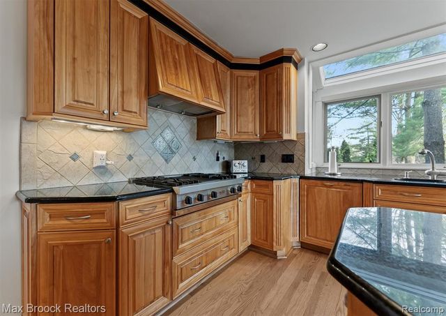 363 Sycamore Court, Bloomfield Hills, MI 48302