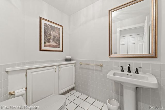 363 Sycamore Court, Bloomfield Hills, MI 48302