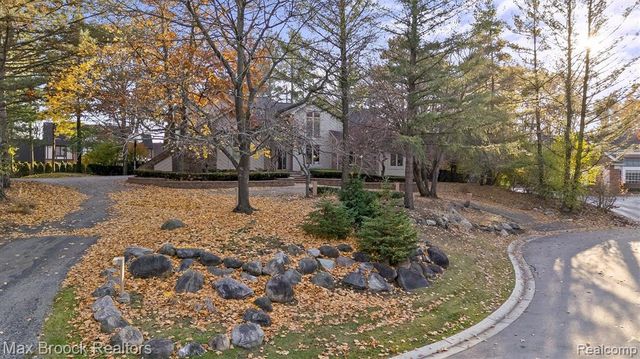 363 Sycamore Court, Bloomfield Hills, MI 48302