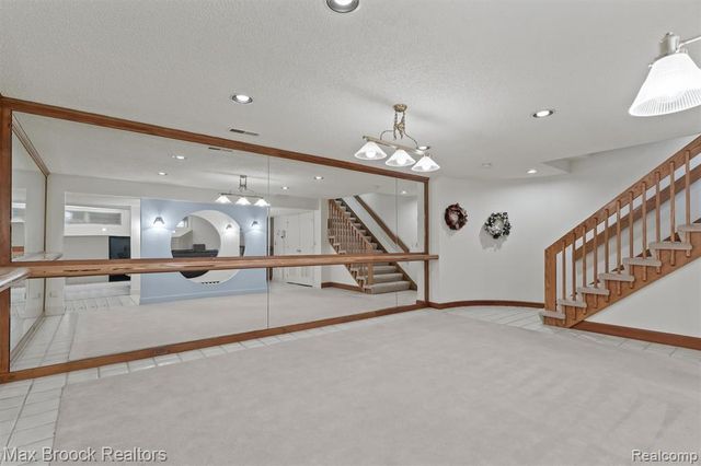 363 Sycamore Court, Bloomfield Hills, MI 48302