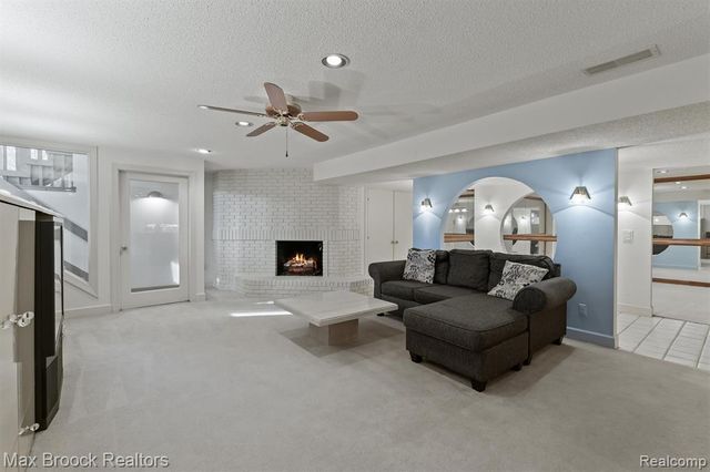 363 Sycamore Court, Bloomfield Hills, MI 48302