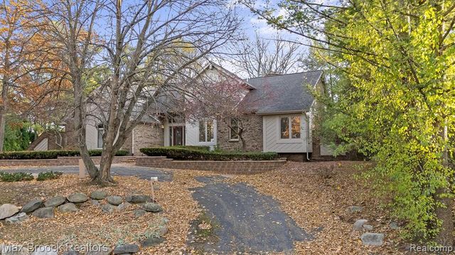 363 Sycamore Court, Bloomfield Hills, MI 48302