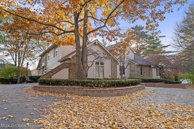 363 Sycamore Court, Bloomfield Hills, MI 48302
