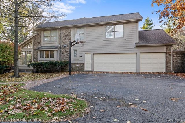 363 Sycamore Court, Bloomfield Hills, MI 48302