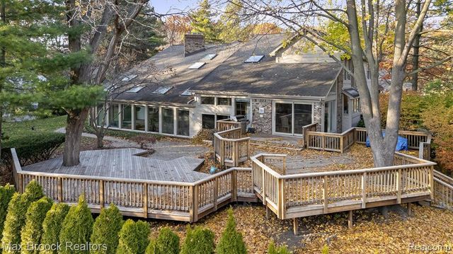 363 Sycamore Court, Bloomfield Hills, MI 48302