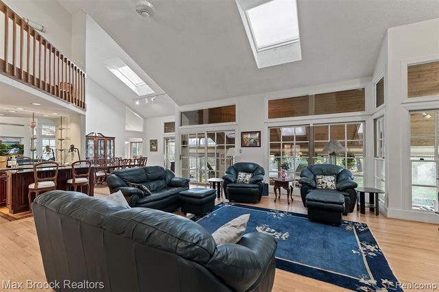 363 Sycamore Court, Bloomfield Hills, MI 48302