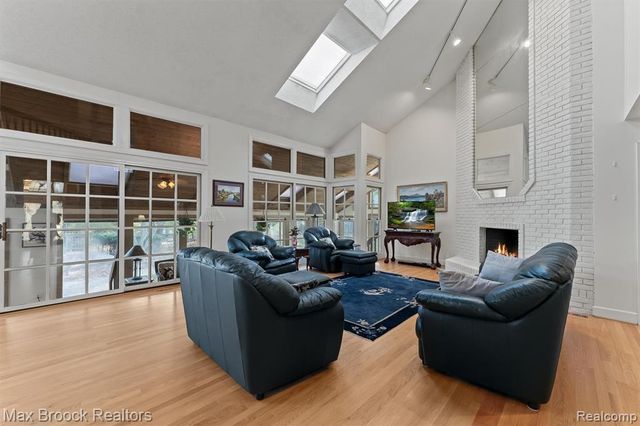 363 Sycamore Court, Bloomfield Hills, MI 48302