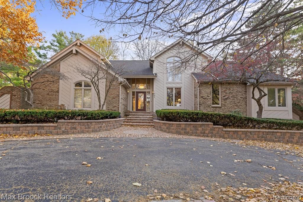 363 Sycamore Court, Bloomfield Hills, MI 48302