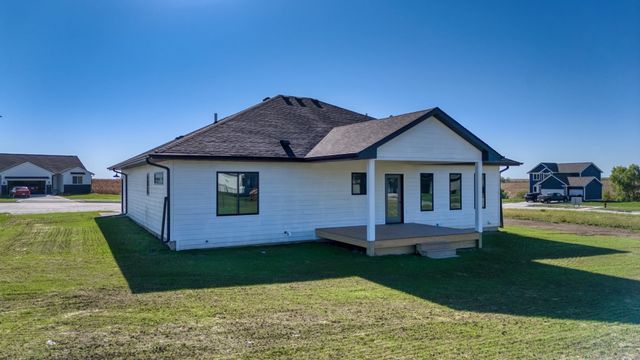 803 Carly Lane, Prairie City, IA 50228