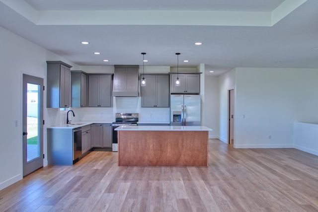 803 Carly Lane, Prairie City, IA 50228