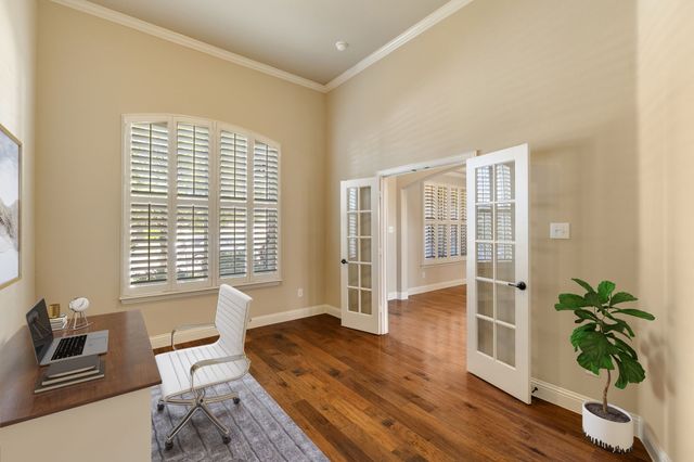 1049 Mesa Crest Drive, Fort Worth, TX 76052