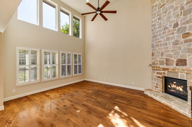 1049 Mesa Crest Drive, Fort Worth, TX 76052