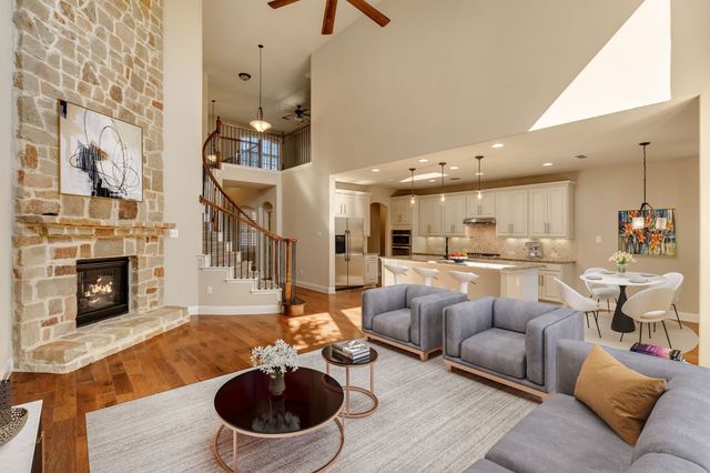 1049 Mesa Crest Drive, Fort Worth, TX 76052