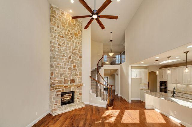 1049 Mesa Crest Drive, Fort Worth, TX 76052