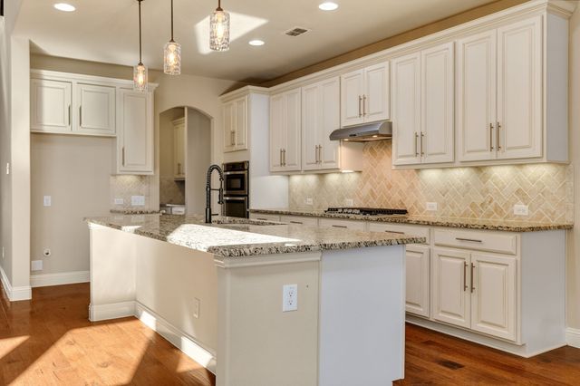 1049 Mesa Crest Drive, Fort Worth, TX 76052