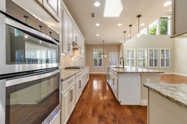 1049 Mesa Crest Drive, Fort Worth, TX 76052