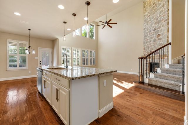 1049 Mesa Crest Drive, Fort Worth, TX 76052