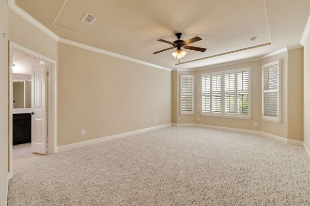 1049 Mesa Crest Drive, Fort Worth, TX 76052