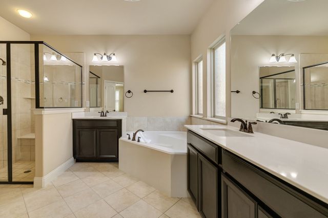 1049 Mesa Crest Drive, Fort Worth, TX 76052