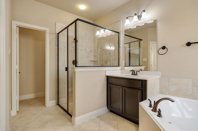 1049 Mesa Crest Drive, Fort Worth, TX 76052